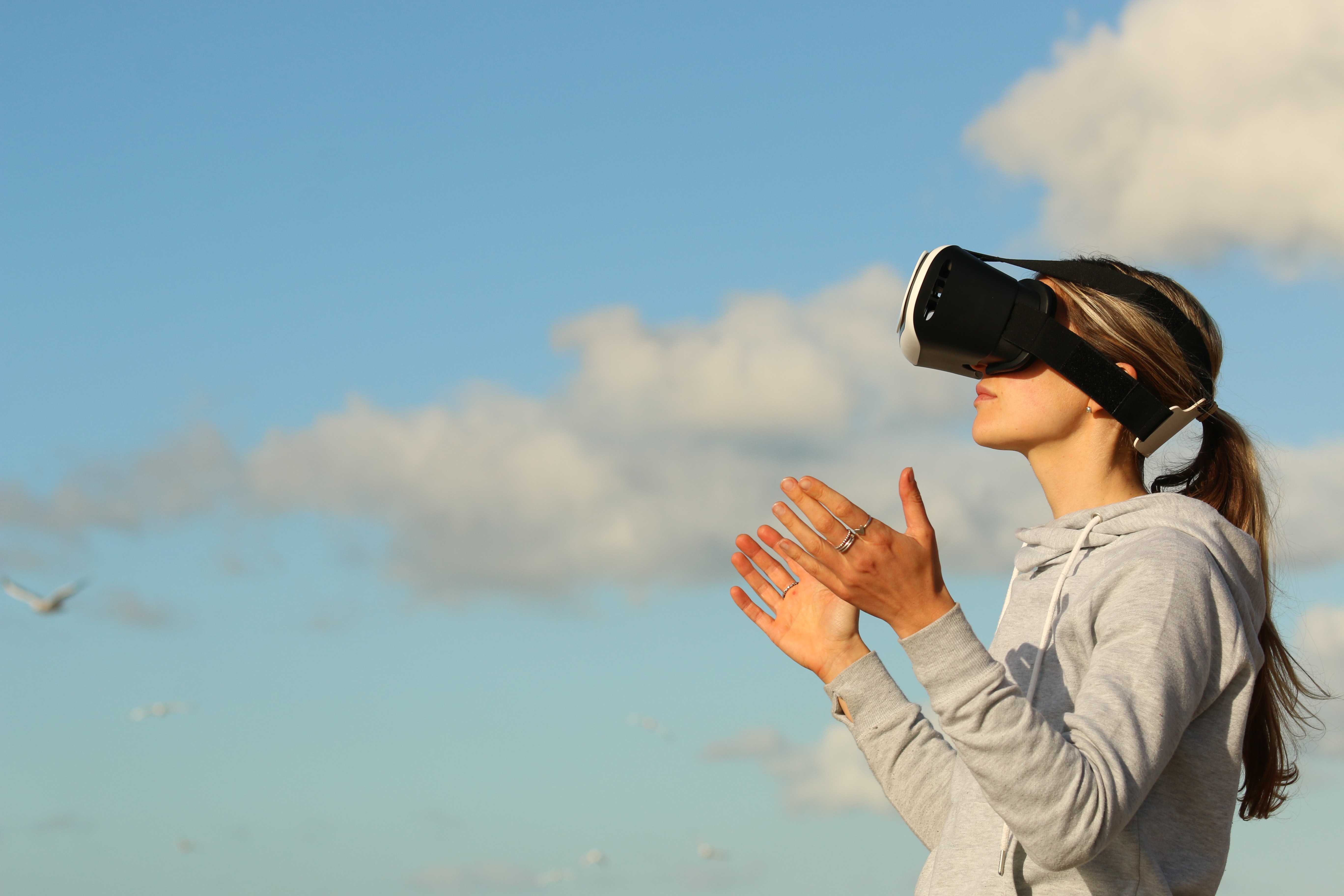 Augmented Reality (AR) and Virtual Reality (VR) ARVR01